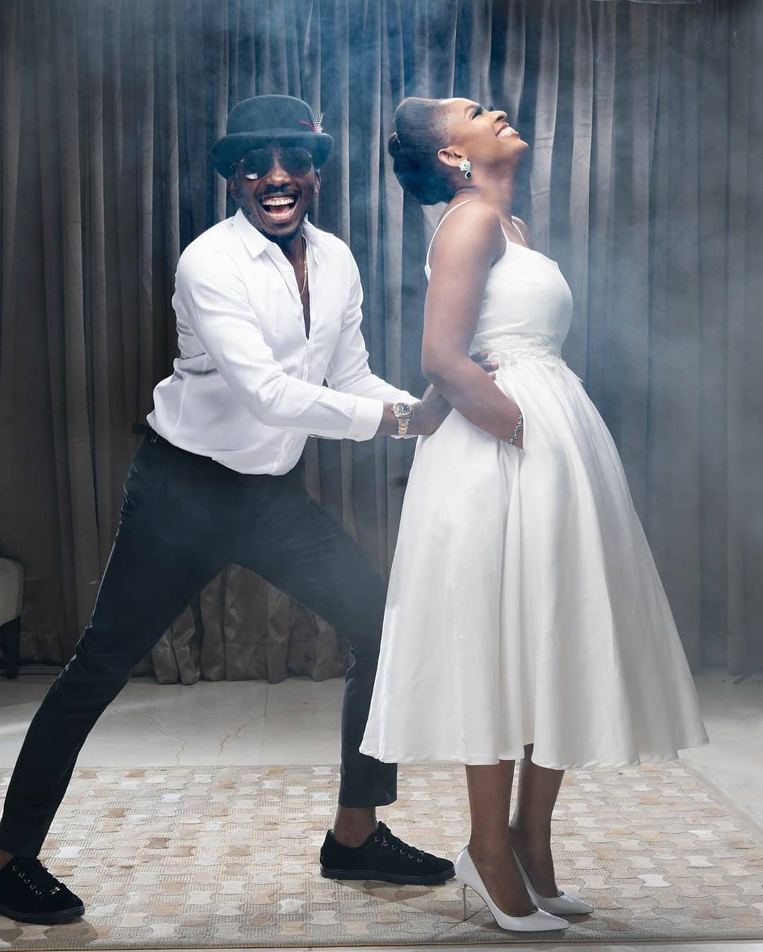 FOLKS TALK AS BOVI GRABS THE WIFE’S BACKSIDE!