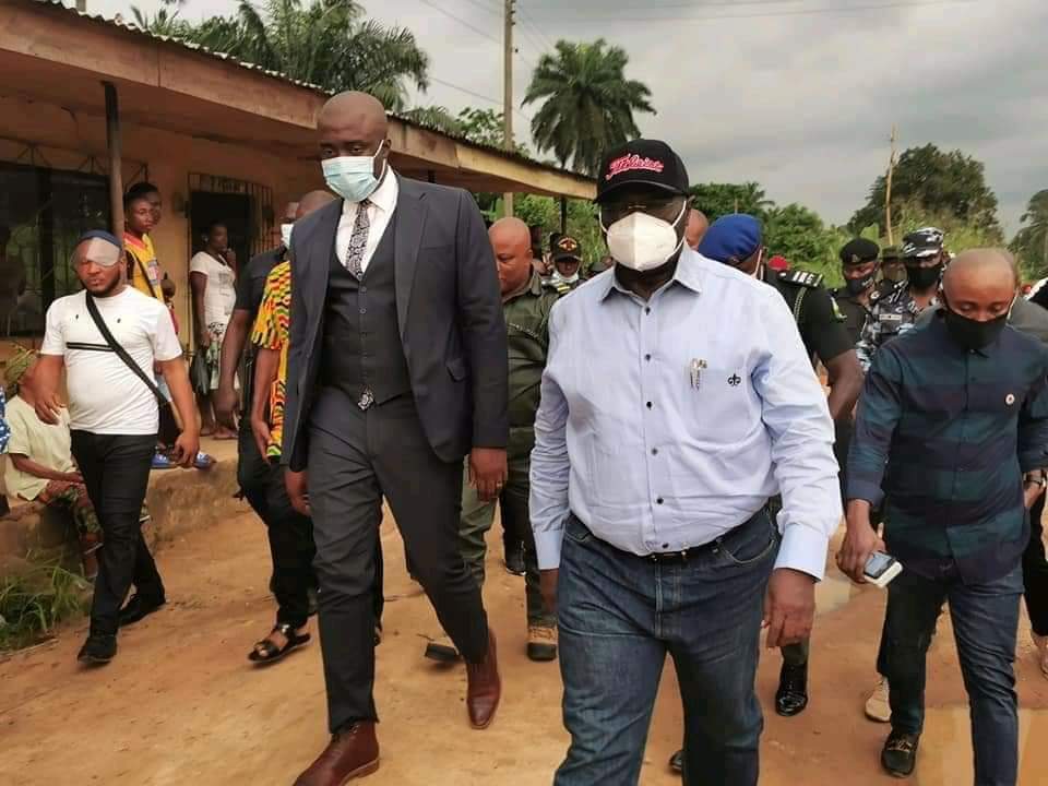 IKPEAZU VISITS FAMILY OF THE MAN ALLEGEDLY SHOT DEAD BY A CIVIL DEFENCE OFFICER AT UMUOKPO, OBINGWA…