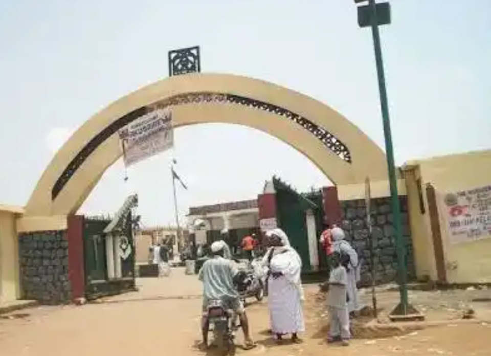 Oyo Govt re-awards Saki, OyoTownship Roads, expands Energy Ministry