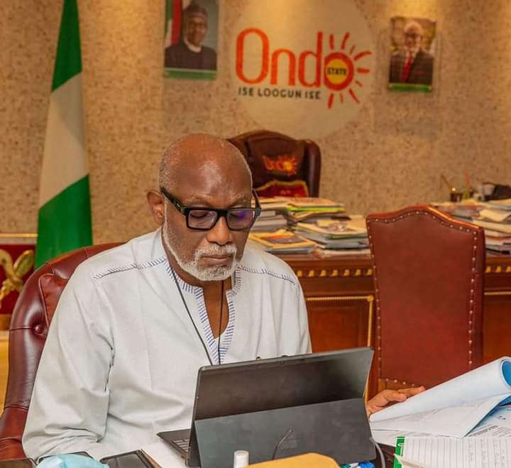 APC CONSTITUTION REVIEW: GOV AKEREDOLU RECEIVES SOUTHWEST COMMITTEE’S REPORT