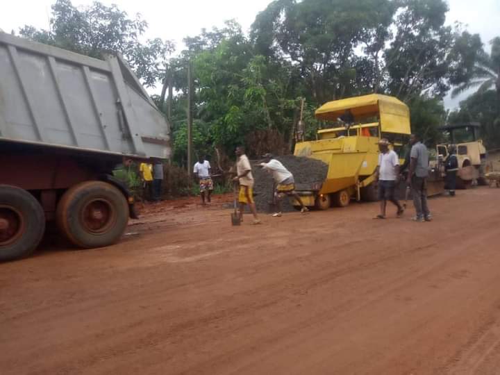 This is the ongoing Oba-Okigwe (Oba-Nnewi-Amichi-Ekwulumili-Unubi-Ezinifite-Uga-Okigwe) Road