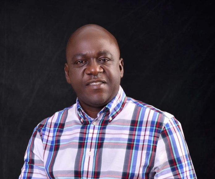 Engr. Abraham Oshadami of NCC recieves   the CIO OF THE YEAR AWARD for Ministries, Departments and Agencies (MDAs)