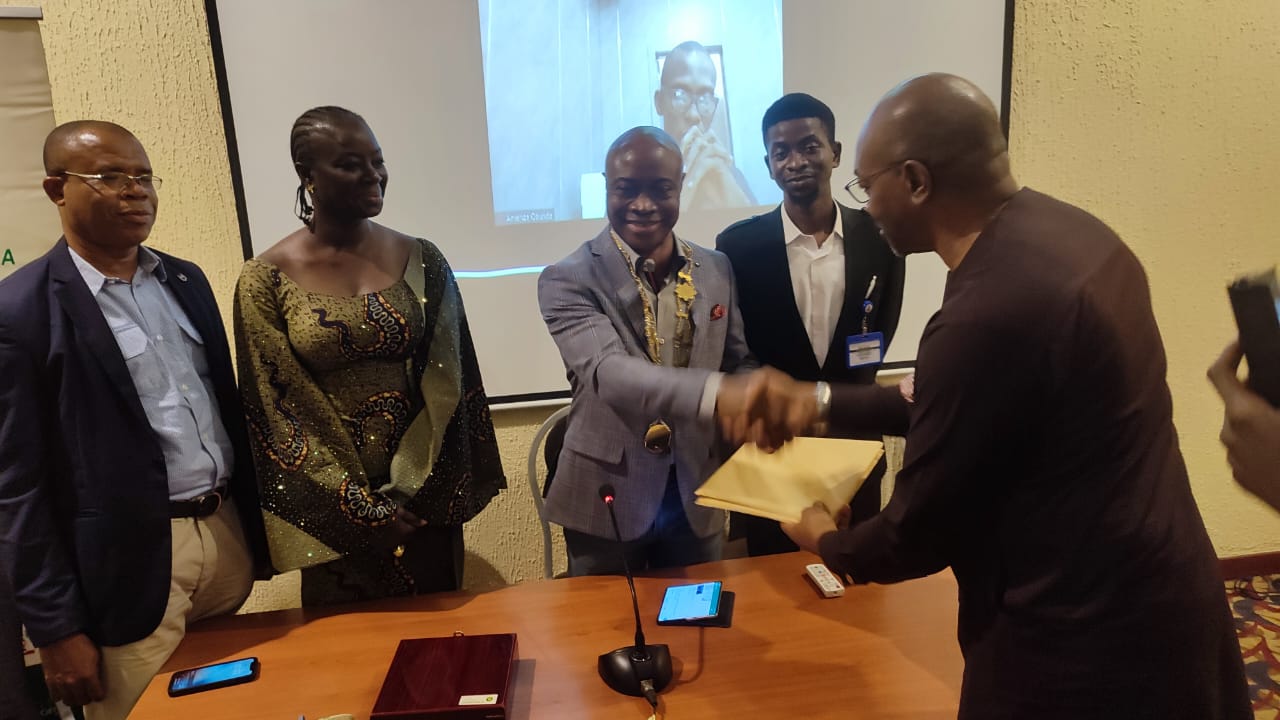 Bimbo Abioye Recognized For His Immense Contribution To Nigerian Software Development By ISPON