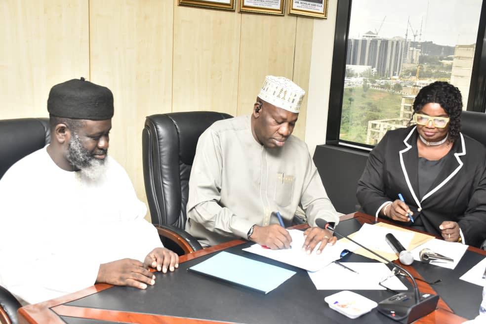 Nigeria and FOSSREA Forge Pioneering Agreement on Hydrogen Development