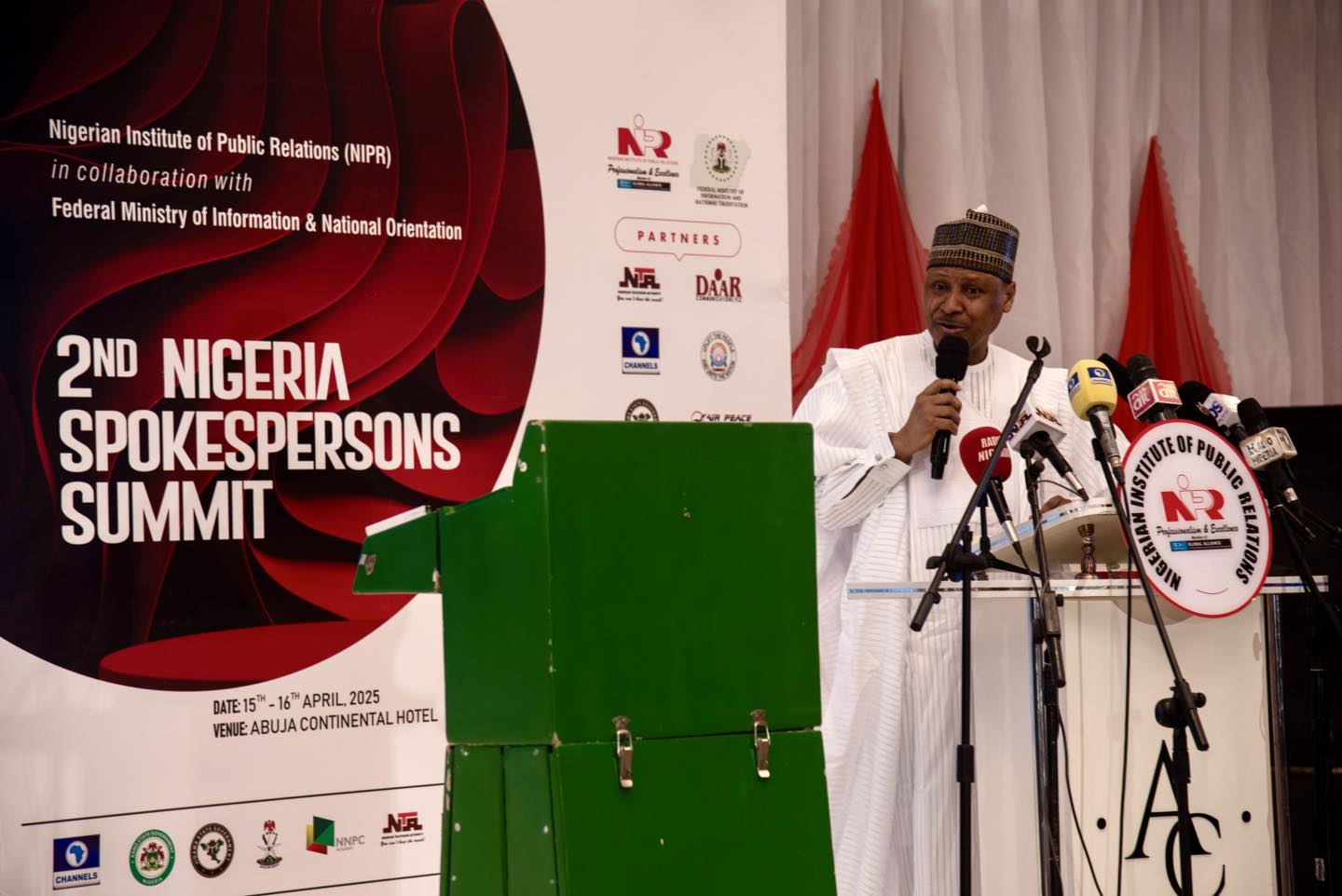 Information Minister Warns: Without Media Literacy, Public Officials Are Vulnerable to Fake News