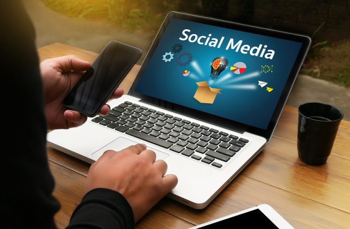 People Use  Connecting And Sharing Social Media , Digital Tablet