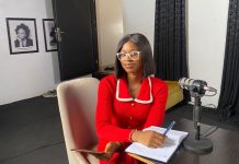 Journalist Raises Debate on Difference Between Journalism and Content Creation in Digital Age